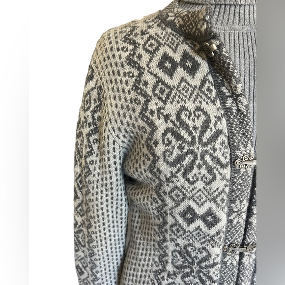 Andean Tradition alpaca blend knit long sweater with decorative hooks size small - Picture 5 of 8